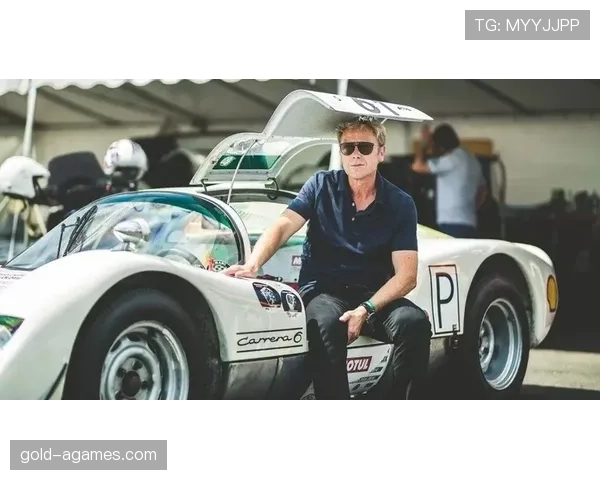 蒋圣龙居然开豪车去训练场，隔壁队友直呼看不懂这生活方式