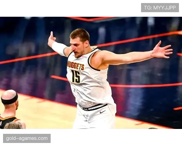 约基奇高效挡拆助掘金拉开空间，提升季后赛关键时刻得分