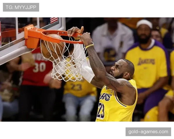 詹姆斯关键战高效输出，持球单打改变对手防守布局